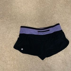 Lulu lemon hotty hot shorts 2.5